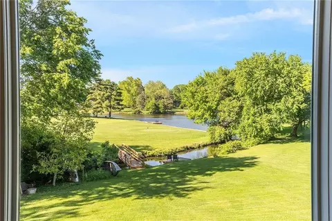 3636 W 89th St, Leawood, KS 66206