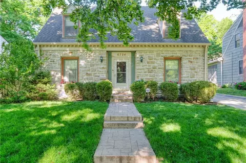 6724 Cherry St, Kansas City, MO 64131