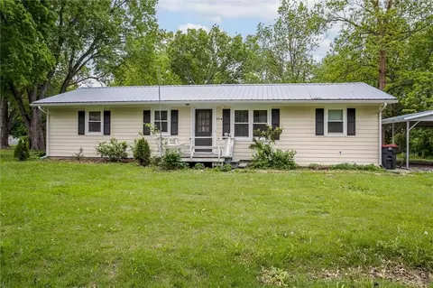 104 W Birch Dr, Windsor, MO 65360