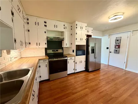 Kitchen - 205 Hostetter St, Buckner, MO 64016 photo 2 of 2
