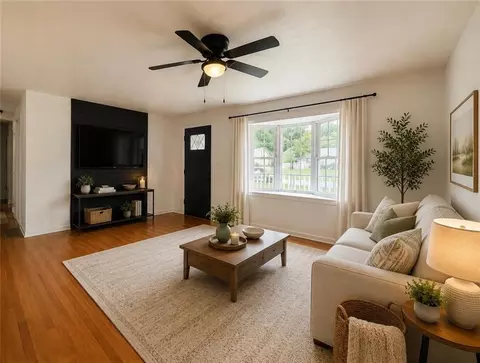 Living - 205 Hostetter St, Buckner, MO 64016 photo 2 of 4