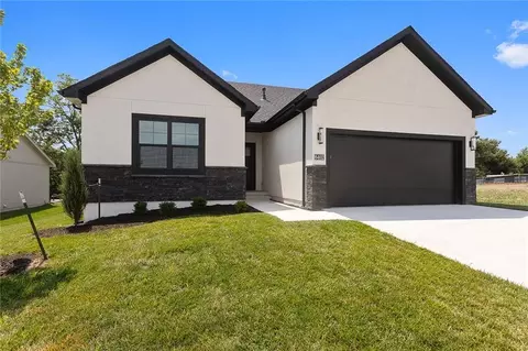 6402 NW 96th Ter, Kansas City, MO 64153