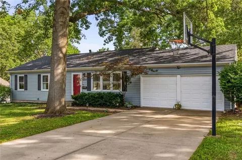 5519 W 101st St, Overland Park, KS 66207