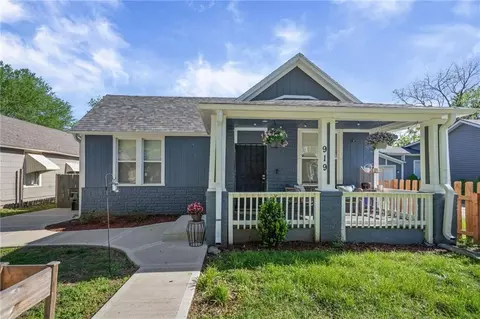 919 Pottawatomie St, Leavenworth, KS 66048