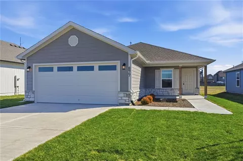 877 N Buckeye St, Gardner, KS 66030