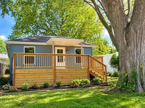 705 S Fairview Ave, Independence, MO 64053