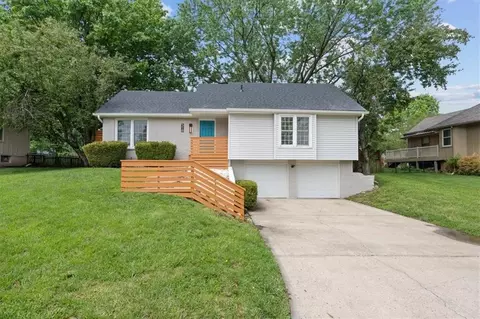 518 SE Richardson Pl, Lees Summit, MO 64063