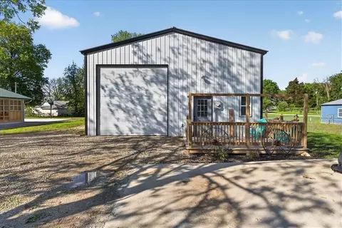 105 W 4th St, Creighton, MO 64739