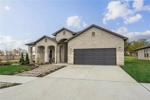 18390 W 195th St, Spring Hill, KS 66083