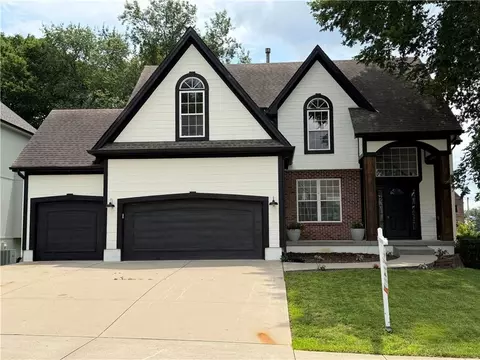 1172 White Oak Ln, Liberty, MO 64068