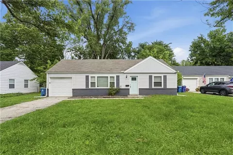 2706 W 79th St, Prairie Village, KS 66208