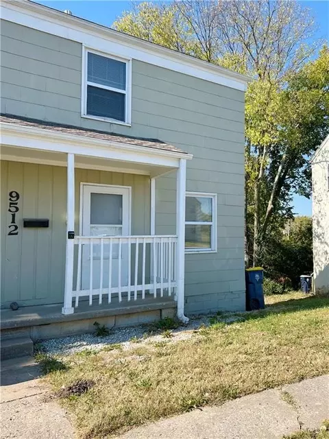 9512 Charlotte St, Kansas City, MO 64131