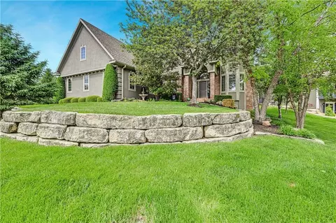 19212 W 64th Ter, Shawnee, KS 66218
