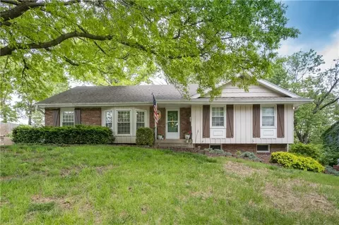 6807 NW Birch Ln, Kansas City, MO 64151