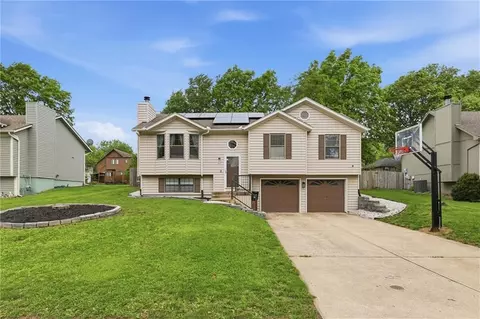 Exterior - 312 SE Onyx Dr, Lees Summit, MO 64063 photo 2 of 8