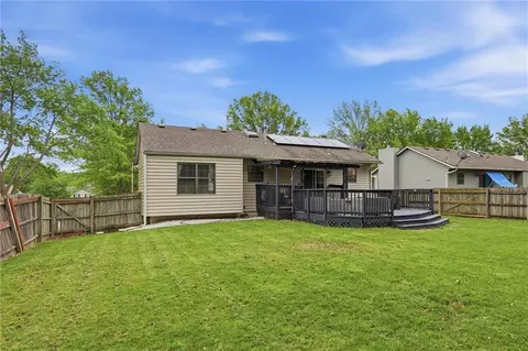 Exterior - 312 SE Onyx Dr, Lees Summit, MO 64063 photo 4 of 8