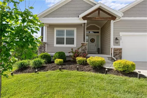 202 NW Joshua Dr, Lees Summit, MO 64081