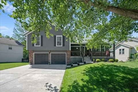 300 SE Brownfield Dr, Lees Summit, MO 64063