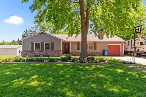 310 E Orchard St, Odessa, MO 64076