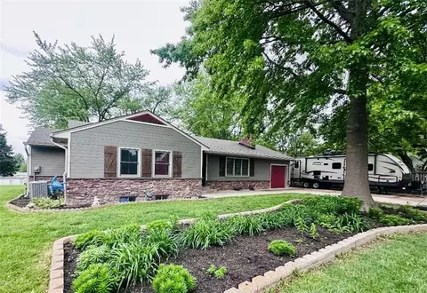 310 E Orchard St, Odessa, MO 64076