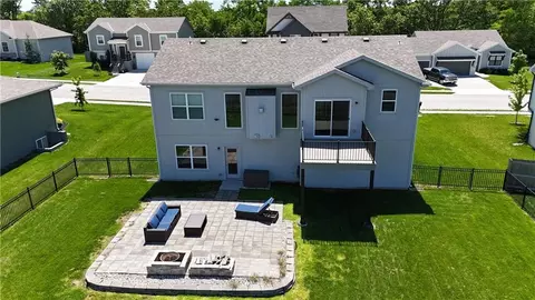 1807 Alpine Dr, Pleasant Hill, MO 64080