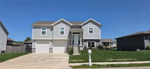 1807 Alpine Dr, Pleasant Hill, MO 64080