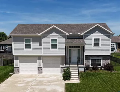 1807 Alpine Dr, Pleasant Hill, MO 64080
