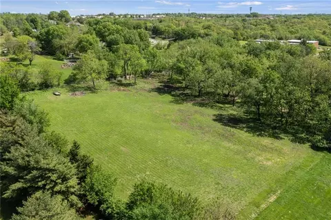 6948 Maurer Rd, Shawnee, KS 66217