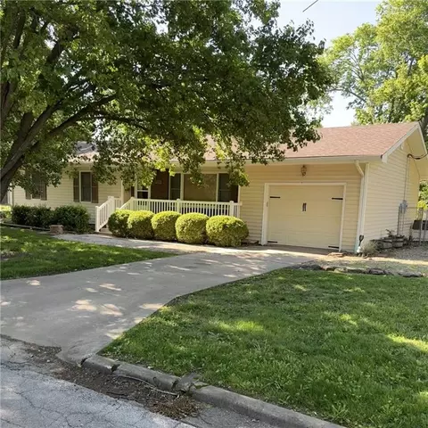 1136 Monroe St, Fredonia, KS 66736