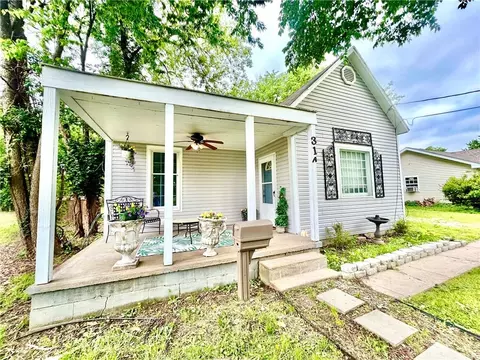 314 E Vernon St, Nevada, MO 64772