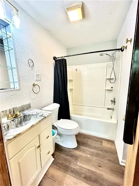 Bath - 314 E Vernon St, Nevada, MO 64772 photo 1 of 1