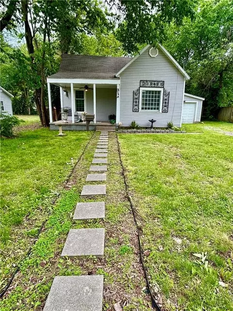 Exterior - 314 E Vernon St, Nevada, MO 64772 photo 7 of 7