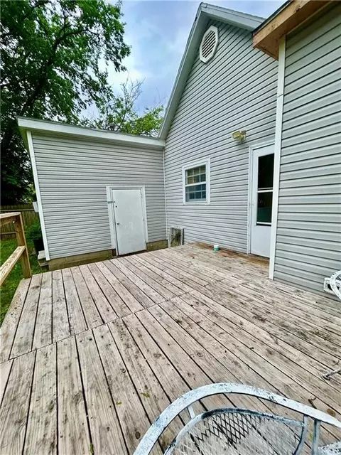 Exterior - 314 E Vernon St, Nevada, MO 64772 photo 4 of 7