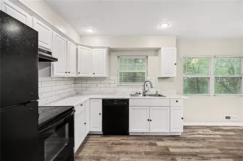 Kitchen - 5324 Hunter St, Raytown, MO 64133 photo 3 of 3