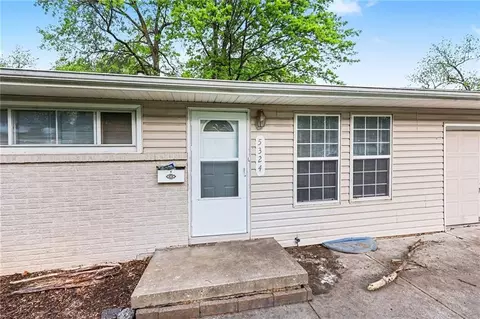 Exterior - 5324 Hunter St, Raytown, MO 64133 photo 3 of 5