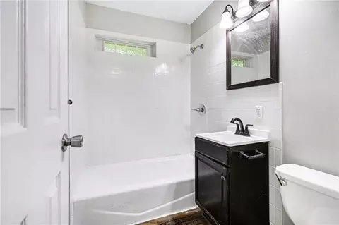 Bath - 5324 Hunter St, Raytown, MO 64133 photo 1 of 2