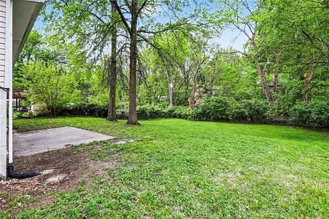 Exterior - 5324 Hunter St, Raytown, MO 64133 photo 5 of 5