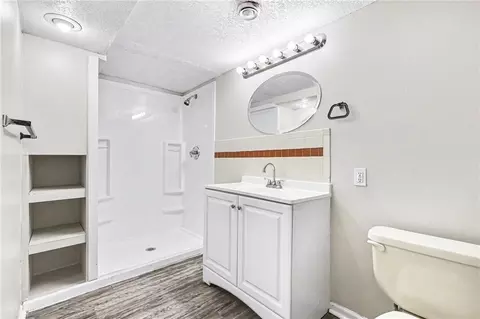 Bath - 5324 Hunter St, Raytown, MO 64133 photo 2 of 2