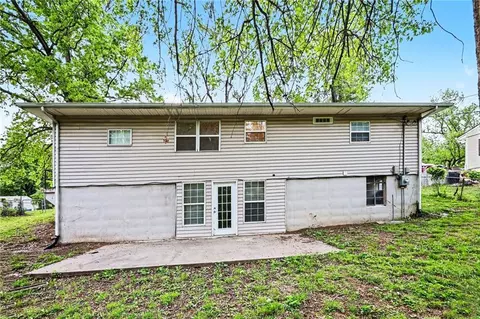 Exterior - 5324 Hunter St, Raytown, MO 64133 photo 4 of 5