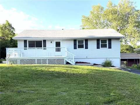 12212 E 32nd St, Independence, MO 64052