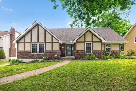 7417 N Park Ave, Gladstone, MO 64118