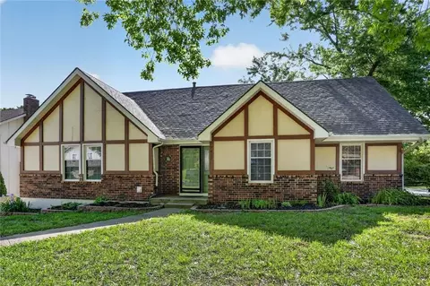 7417 N Park Ave, Gladstone, MO 64118