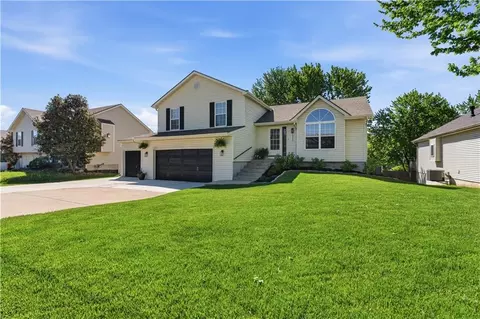 10309 NW 86th St, Kansas City, MO 64153