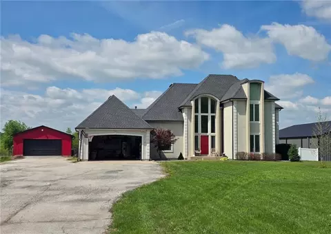 9330 Valley Garden Dr, Kansas City, MO 64139