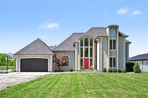 9330 Valley Garden Dr, Kansas City, MO 64139