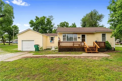 329 W Atlantic St, Nevada, MO 64772