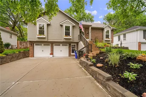 1920 E Jamestown Dr, Olathe, KS 66062