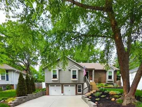 1920 E Jamestown Dr, Olathe, KS 66062