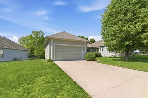 3008 SW 9th Ter, Lees Summit, MO 64081