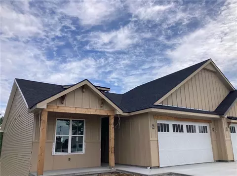 1405 Country Ct, Saint Joseph, MO 64506